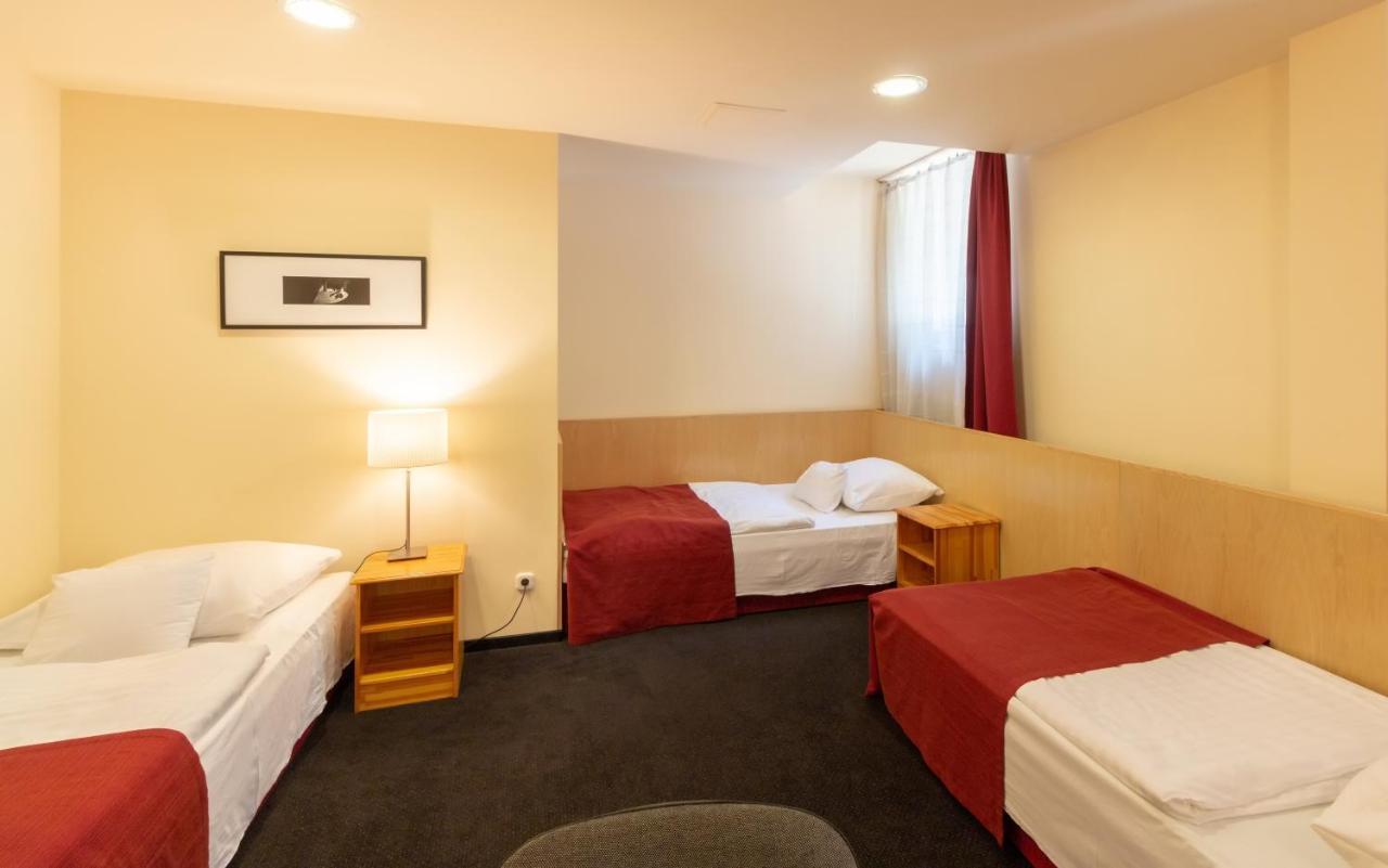 Hotel Laterum Pécs Esterno foto
