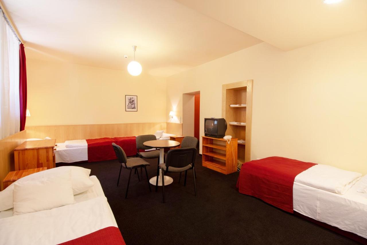 Hotel Laterum Pécs Esterno foto