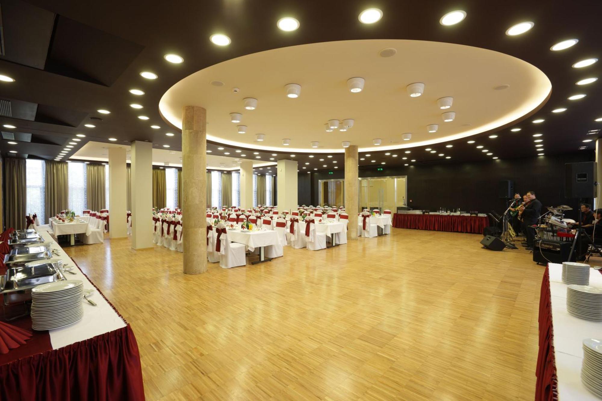 Hotel Laterum Pécs Esterno foto