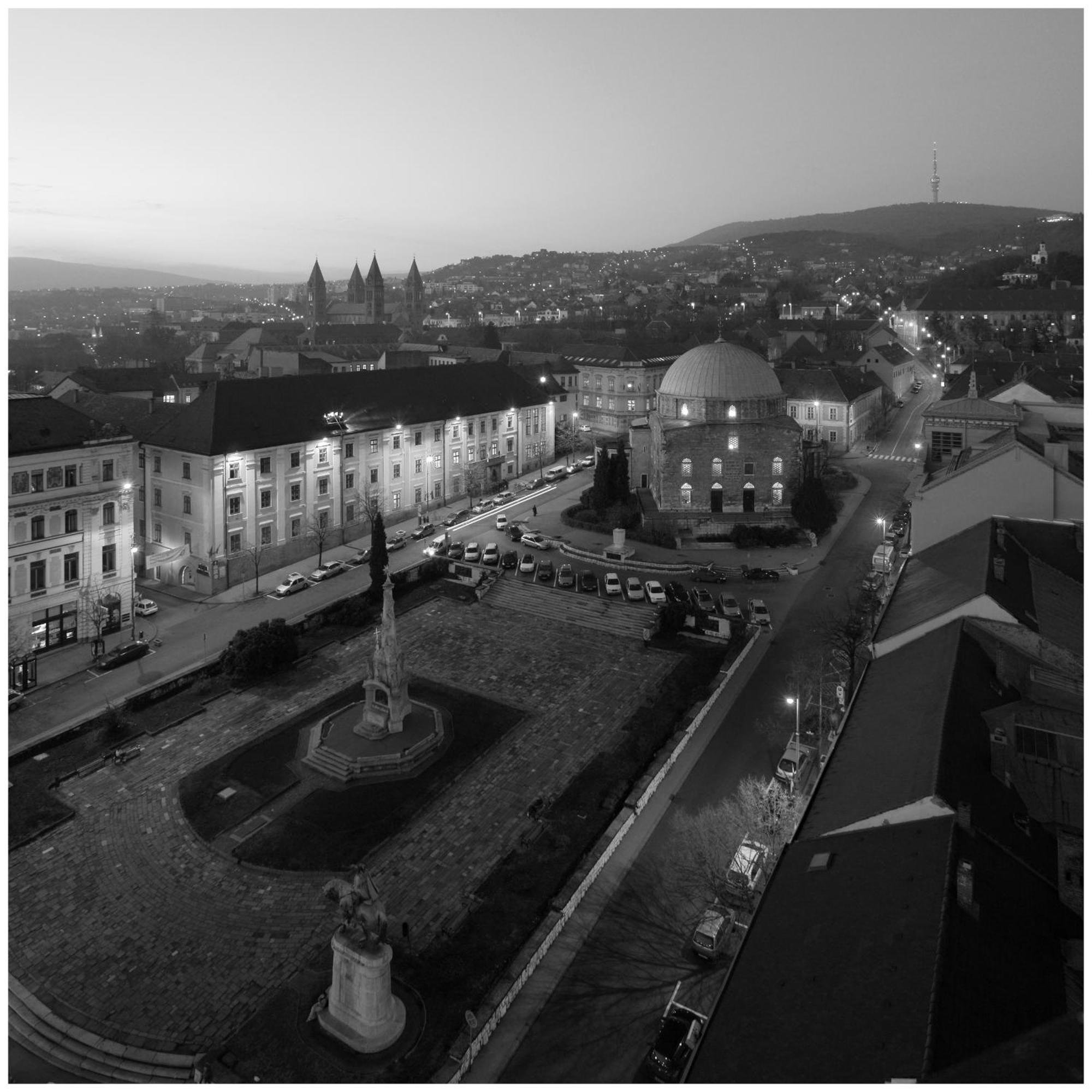 Hotel Laterum Pécs Esterno foto