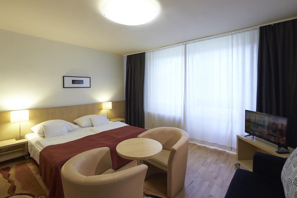 Hotel Laterum Pécs Esterno foto