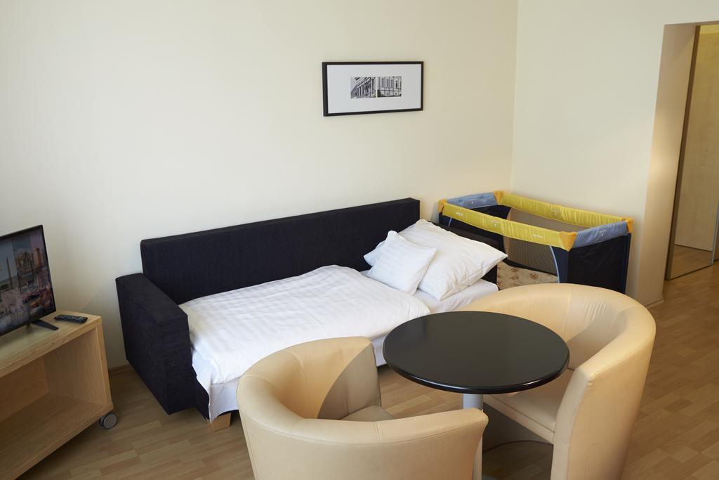Hotel Laterum Pécs Esterno foto