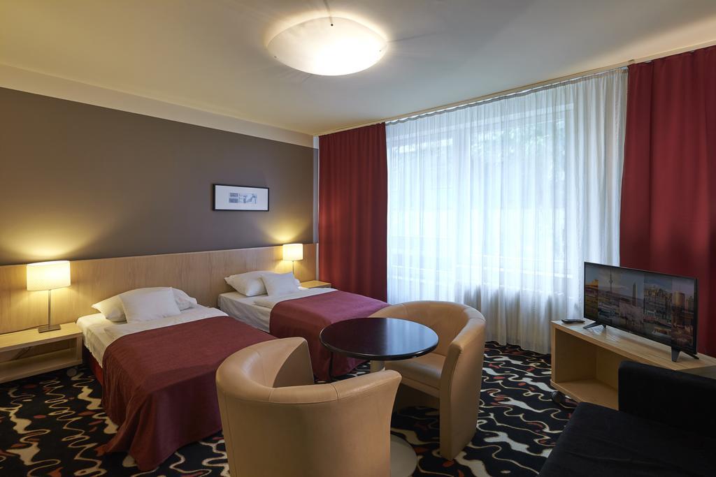 Hotel Laterum Pécs Esterno foto