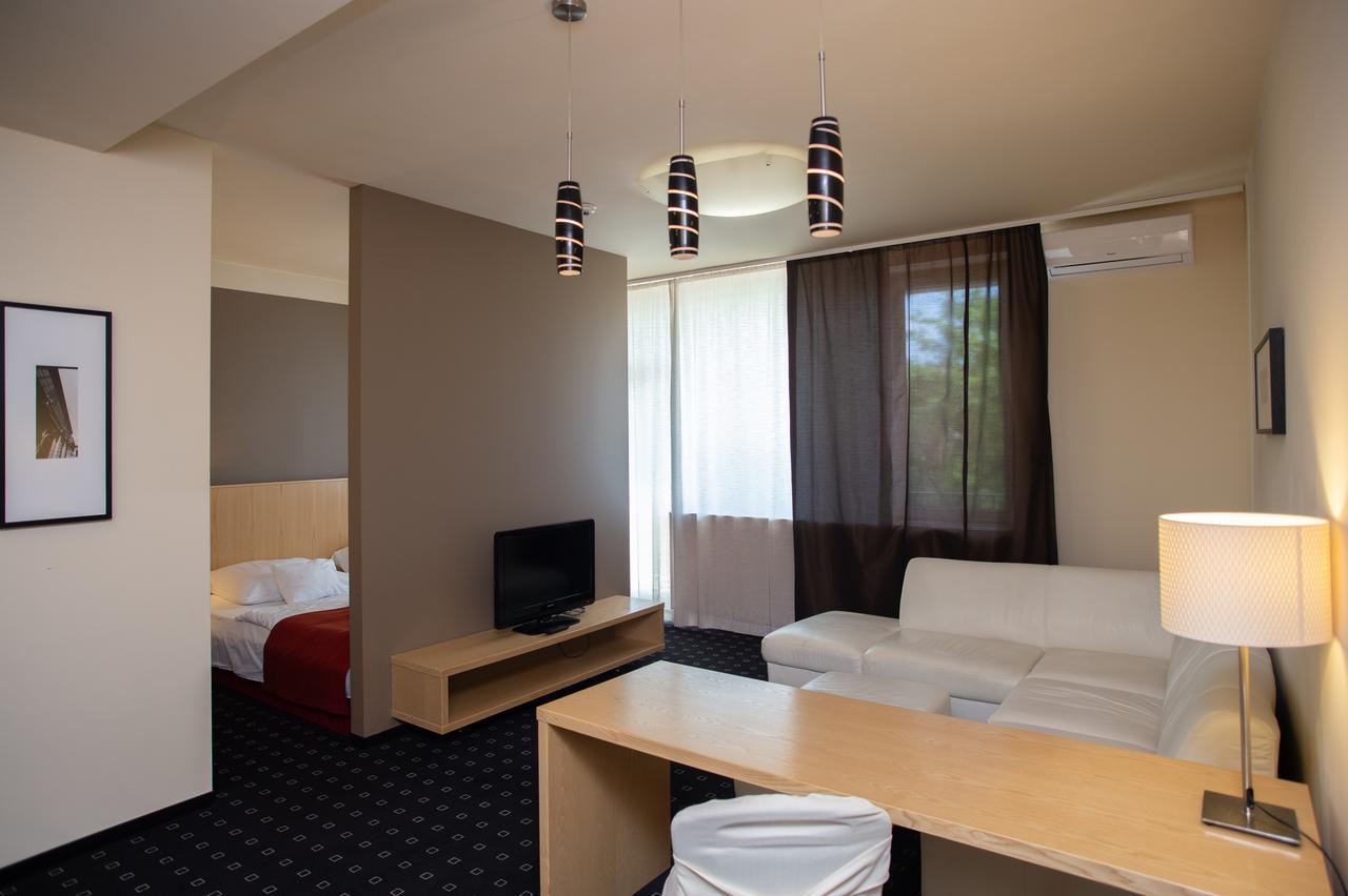 Hotel Laterum Pécs Esterno foto