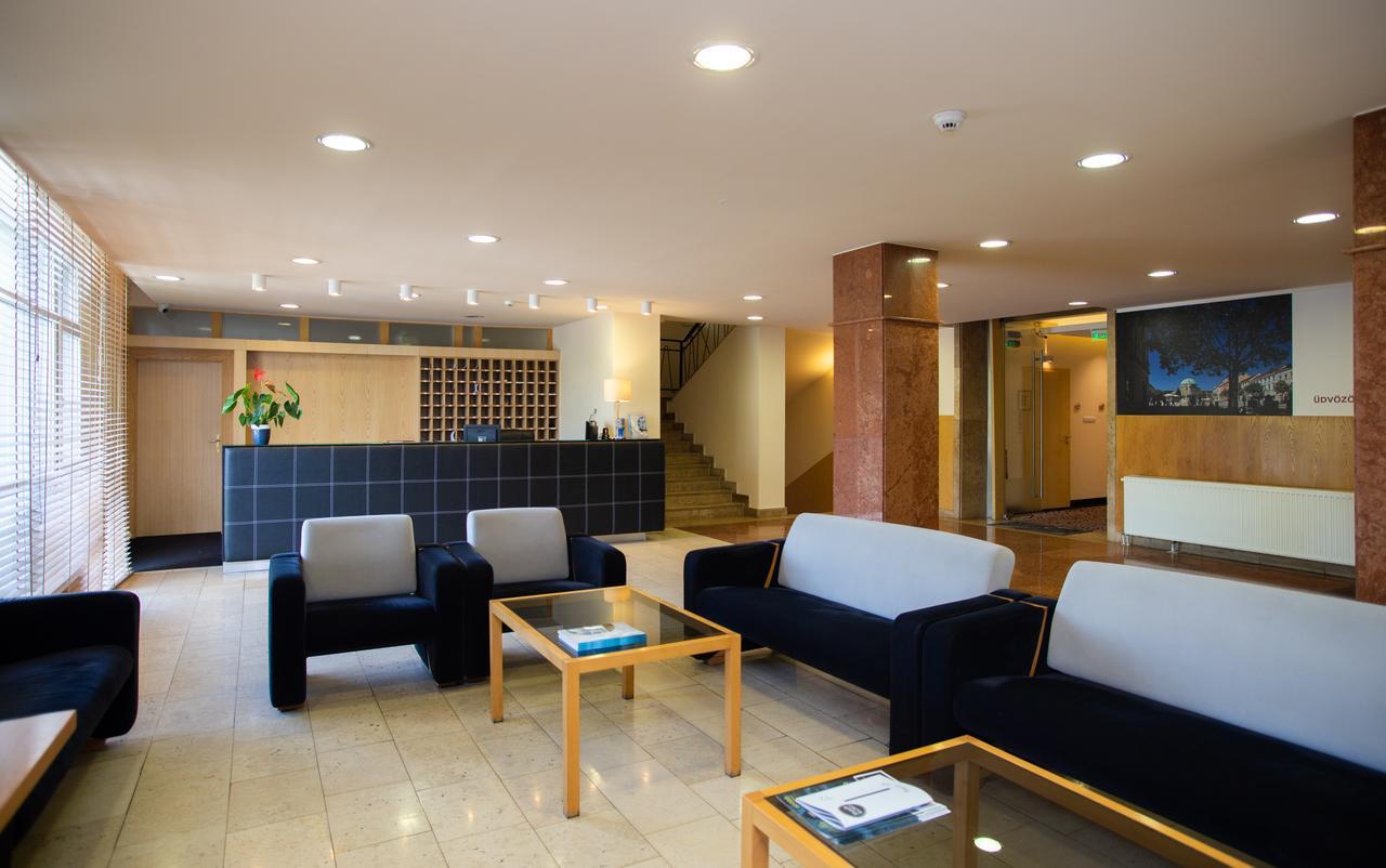 Hotel Laterum Pécs Esterno foto