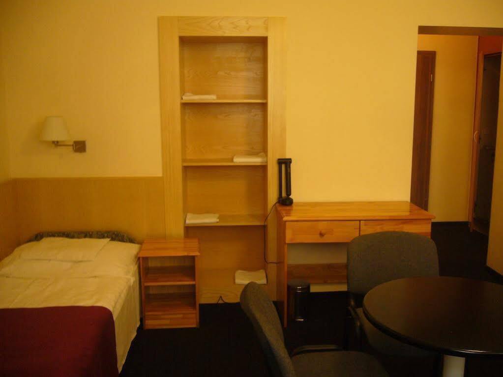 Hotel Laterum Pécs Esterno foto